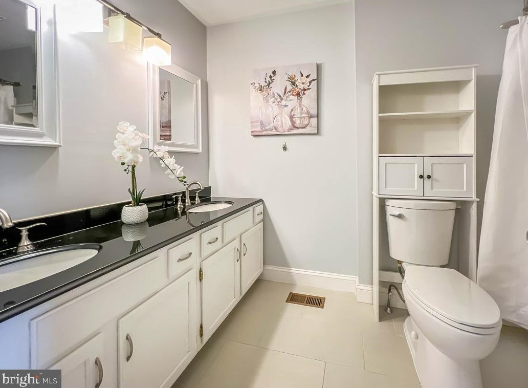 1391 Violetwood Ct, Yardley PA 19067-6413 exterior