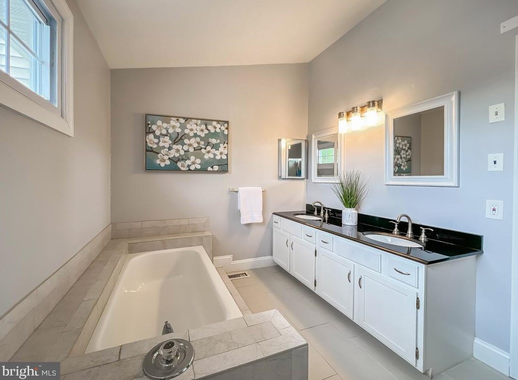 1391 Violetwood Ct, Yardley PA 19067-6413 exterior