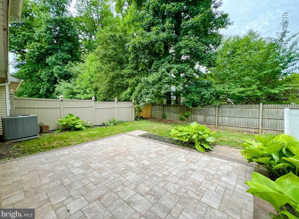 1391 Violetwood Ct, Yardley PA 19067-6413 exterior