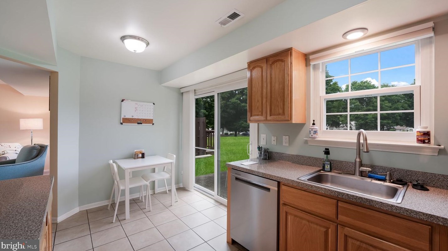 1605 Mcnelis Dr, Southampton PA  18966-4046 exterior
