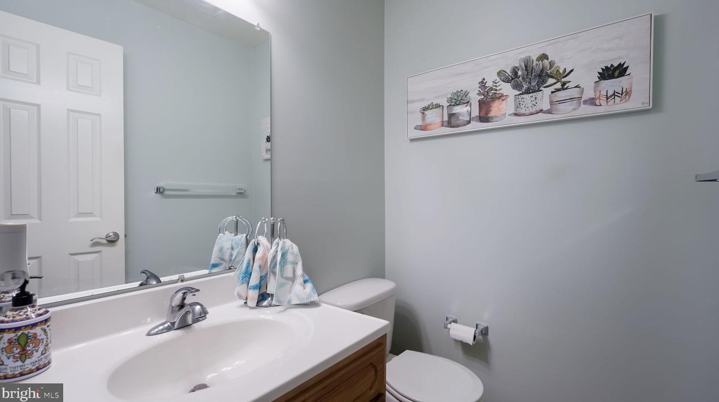 1605 Mcnelis Dr, Southampton PA  18966-4046 exterior