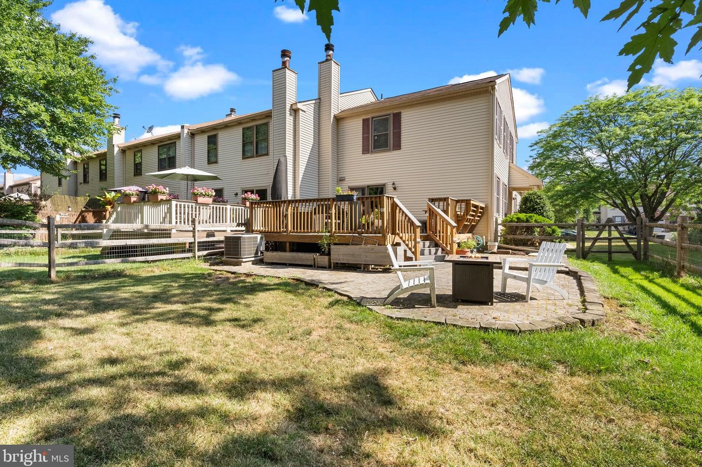 231 Parkview Way, Upper Makefield PA  18940-1136 exterior