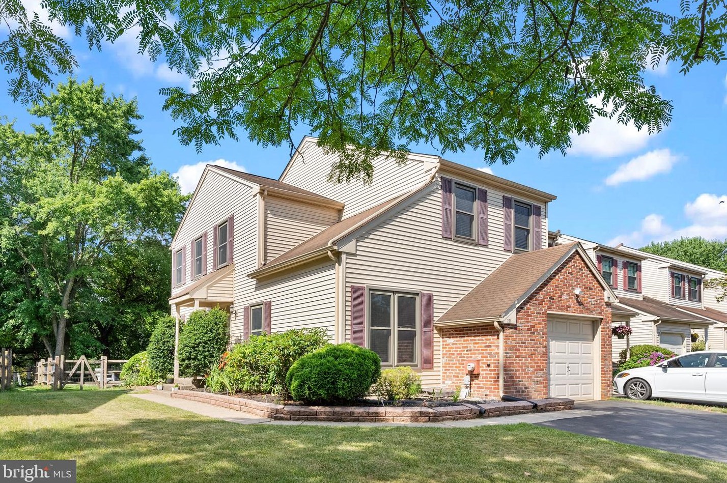 231 Parkview Way, Upper Makefield PA  18940-1136 exterior