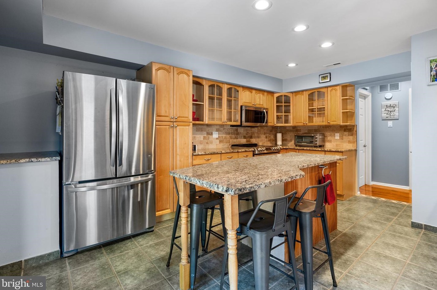 231 Parkview Way, Upper Makefield PA  18940-1136 exterior