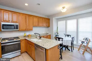 82 Avalon Ct, Doylestown, PA 18901 - Photo 3