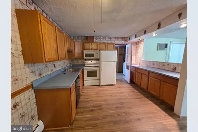 1 Mistletoe Lane, Levittown, PA 19054 - Photo 9