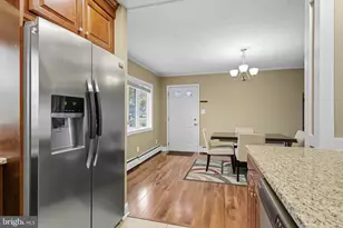 9 Newberry Ln, Levittown, PA 19054 - Photo 7