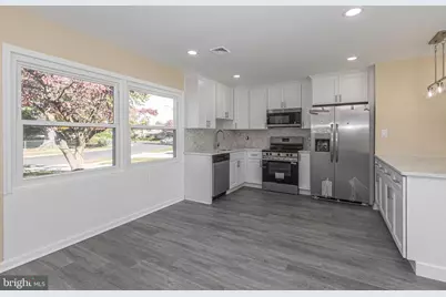 20 Serpentine Lane, Levittown, PA 19055 - Photo 5