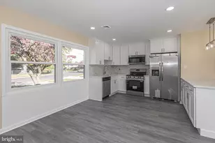 20 Serpentine Ln, Levittown, PA 19055 - Photo 5