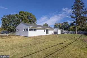 20 Serpentine Ln, Levittown, PA 19055 - Photo 35