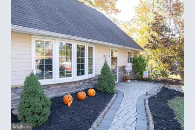 154 Juniper Drive, Levittown, PA 19056 - Photo 5