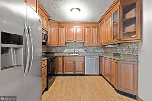 212 Plumbridge Dr, Levittown, PA 19056 - Photo 5