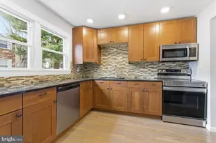 393 Rutgers Ct, Bensalem, PA 19020 - Photo 3