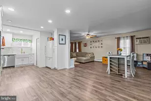 14 Dewberry Ln, Levittown, PA 19055 - Photo 11