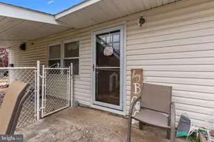 14 Dewberry Ln, Levittown, PA 19055 - Photo 23