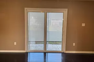 24 Robin Hill Ln, Levittown, PA 19055 - Photo 9