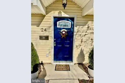 24 Robin Hill Lane, Levittown, PA 19055 - Photo 5
