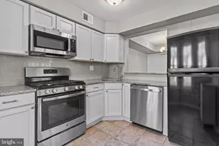 105 Hopkins Ct, Holland, PA 18966 - Photo 7