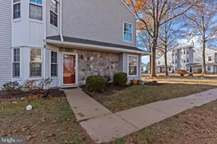 105 Hopkins Ct, Holland, PA 18966 - Photo 3