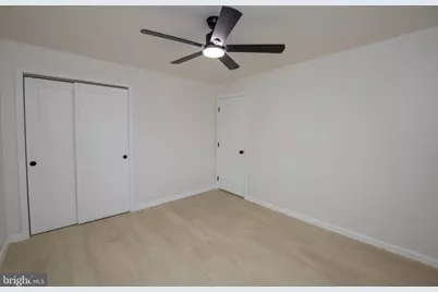 30 Mistletoe Lane, Levittown, PA 19054 - Photo 15