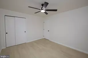 30 Mistletoe Ln, Levittown, PA 19054 - Photo 15