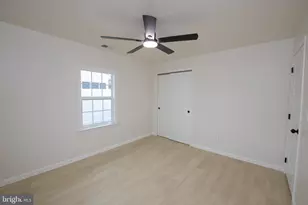 30 Mistletoe Ln, Levittown, PA 19054 - Photo 17