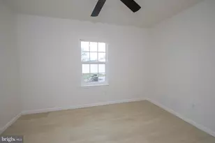 30 Mistletoe Ln, Levittown, PA 19054 - Photo 23