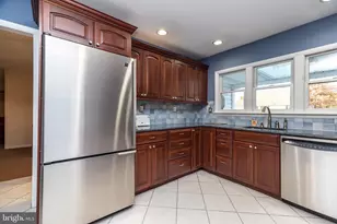 29 Hope Rd, Levittown, PA 19056 - Photo 9