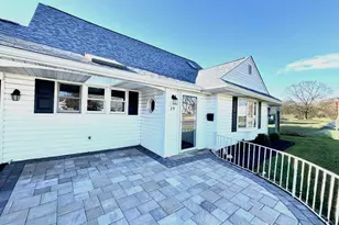 29 Hope Rd, Levittown, PA 19056 - Photo 5