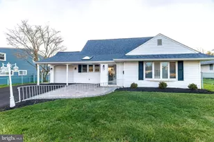 29 Hope Rd, Levittown, PA 19056 - Photo 3