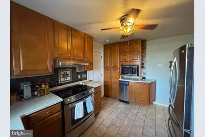 46 Hydrangea Road, Levittown, PA 19056 - Photo 3