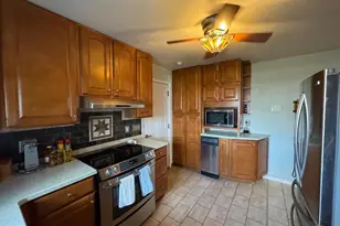 46 Hydrangea Rd, Levittown, PA 19056 - Photo 3