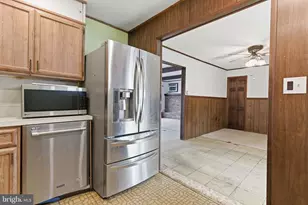 28 Cloister Rd, Levittown, PA 19057 - Photo 11