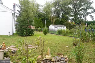 114 Nursery Ave, Levittown, PA 19057 - Photo 37