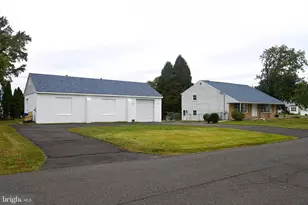 114 Nursery Ave, Levittown, PA 19057 - Photo 3