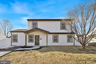 27 Almond Ln, Levittown, PA 19055 - Photo 1