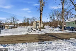 2623 E Ave, Levittown, PA 19056 - Photo 5