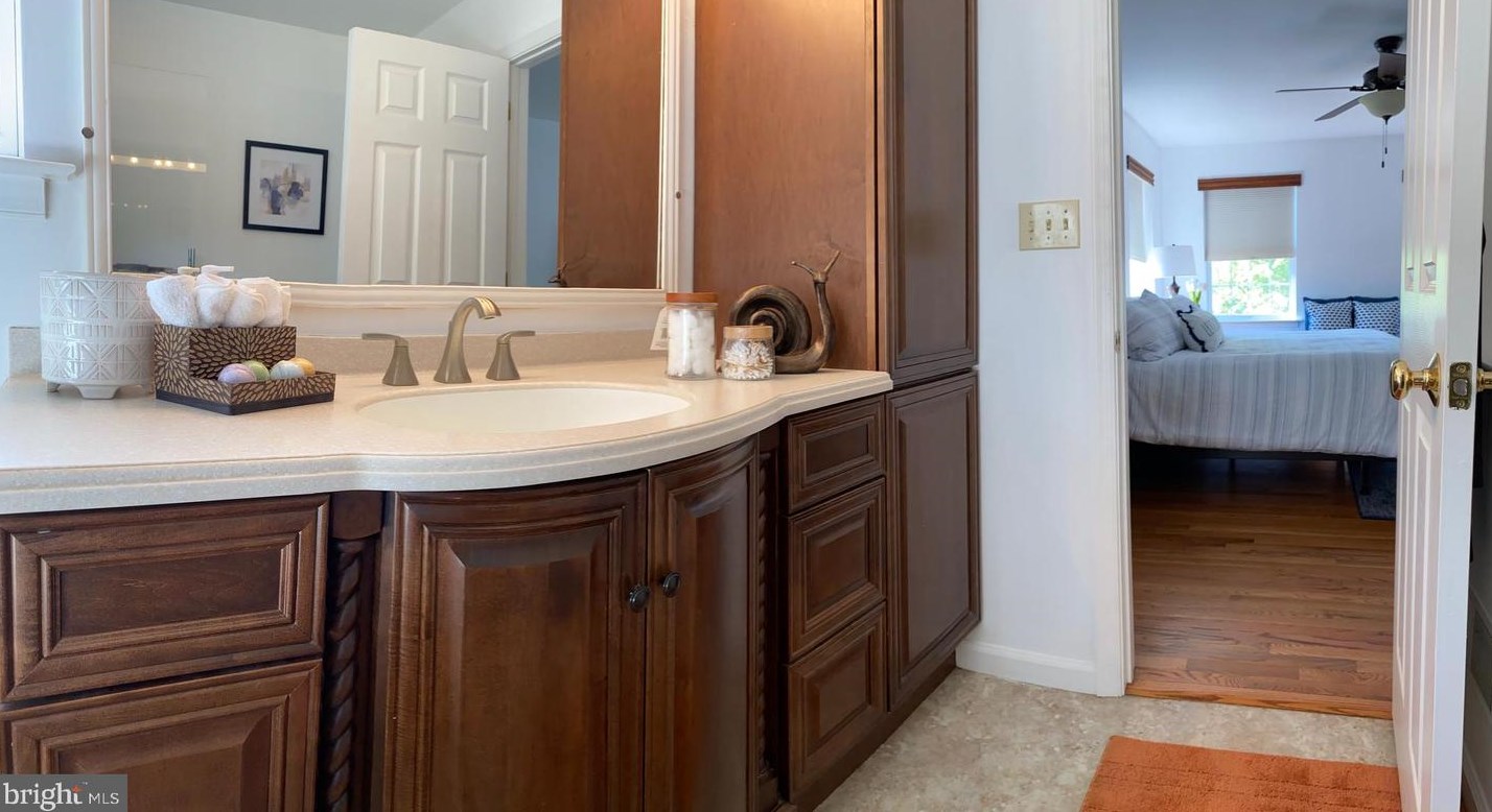 105 Aspen Dr, Sellersville PA  18960-1659 exterior