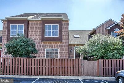 730 Sterling Court - Photo 1