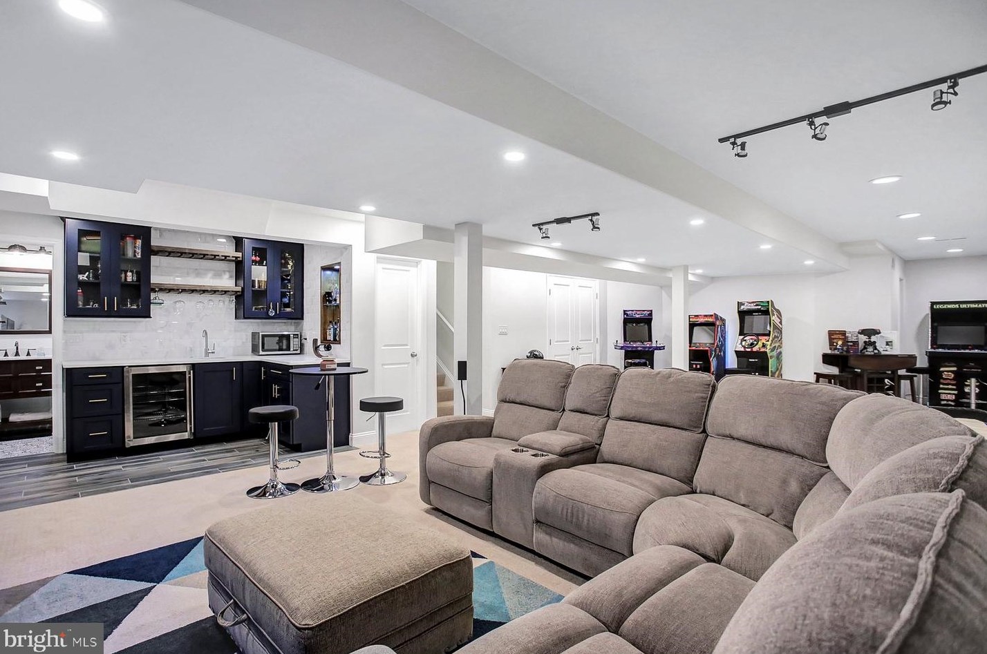 421 Old Farm Ln, Navy Sup Dpt PA  17050-4117 exterior