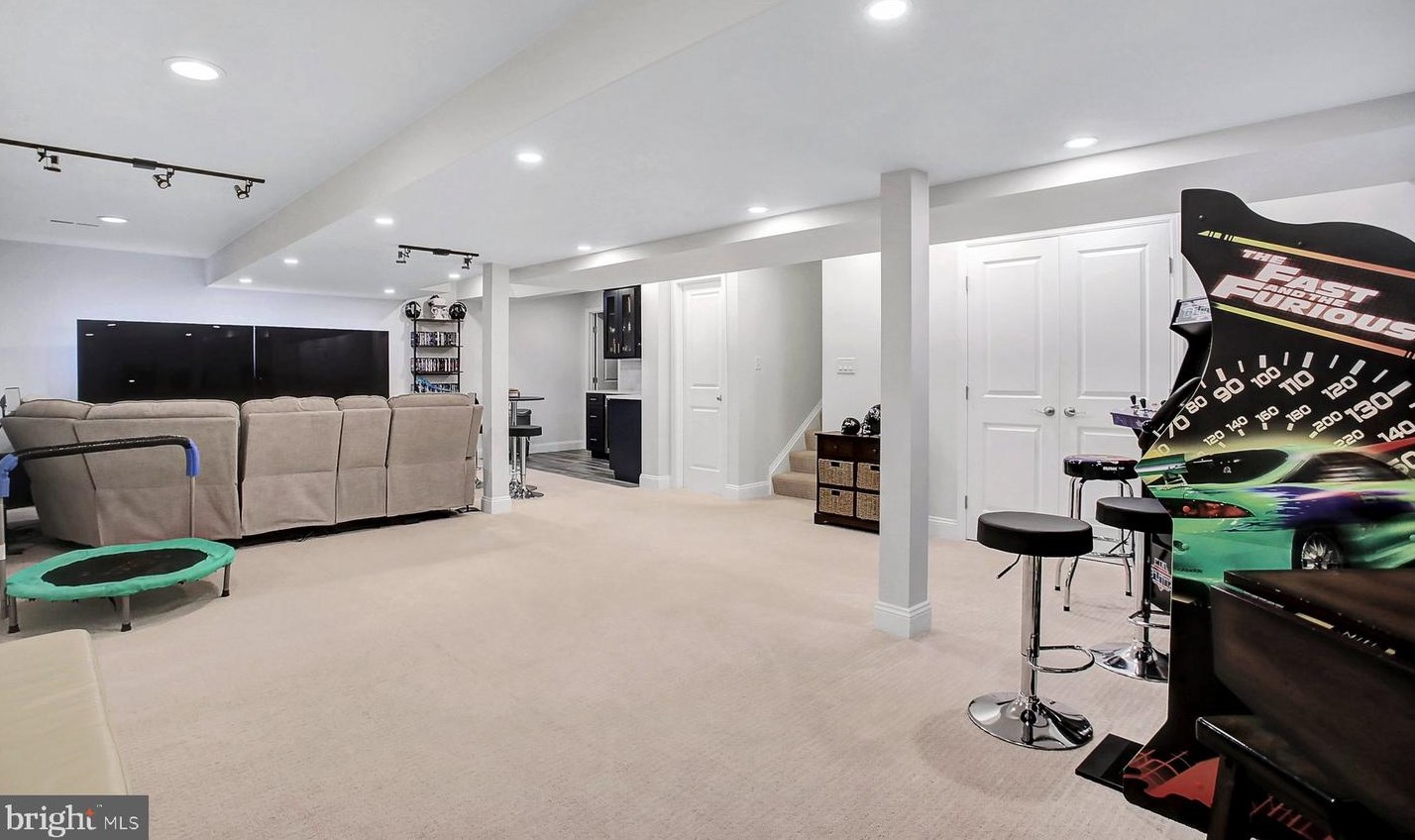 421 Old Farm Ln, Navy Sup Dpt PA  17050-4117 exterior