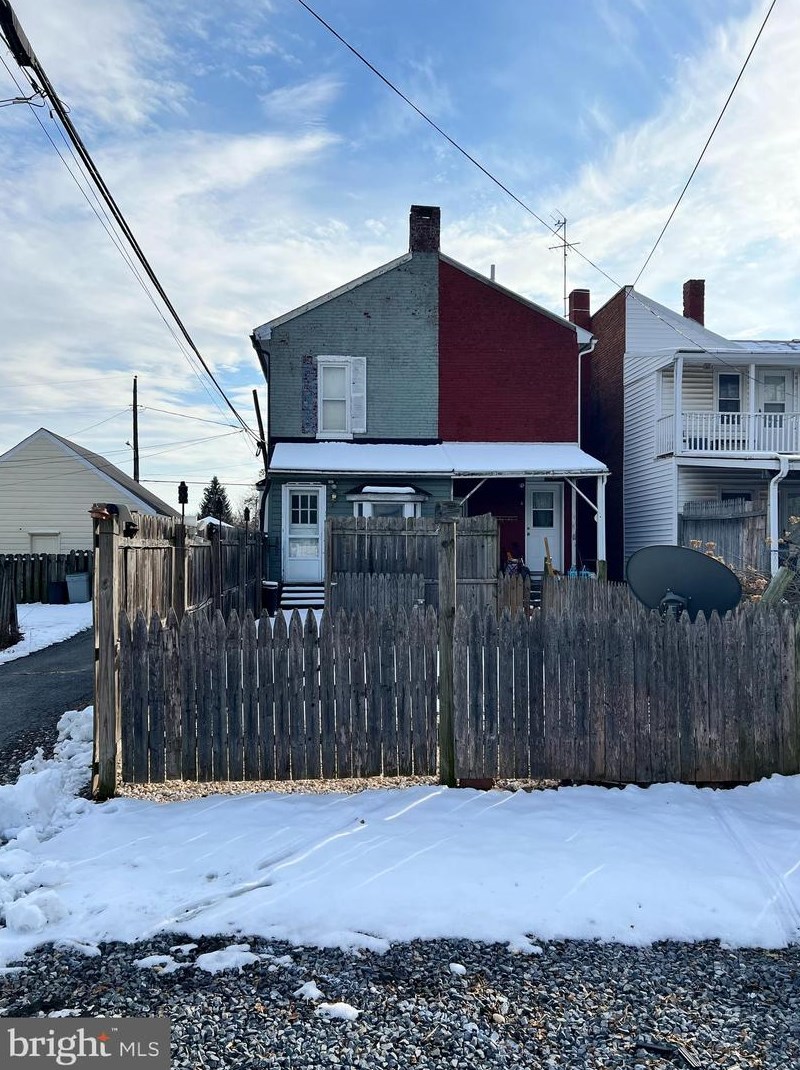 117 Walnut St, Carlisle PA  17013-3836 exterior