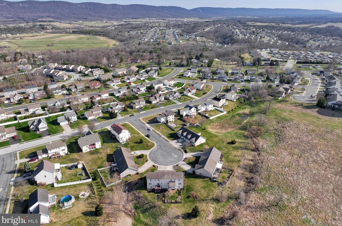 84 Cottonwood Ct, Carlisle PA  17013-8137 exterior