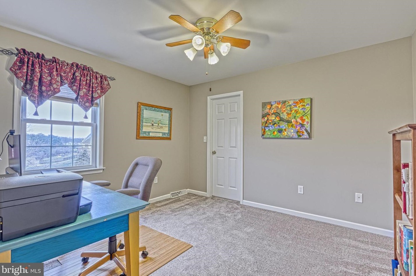 84 Cottonwood Ct, Carlisle PA  17013-8137 exterior