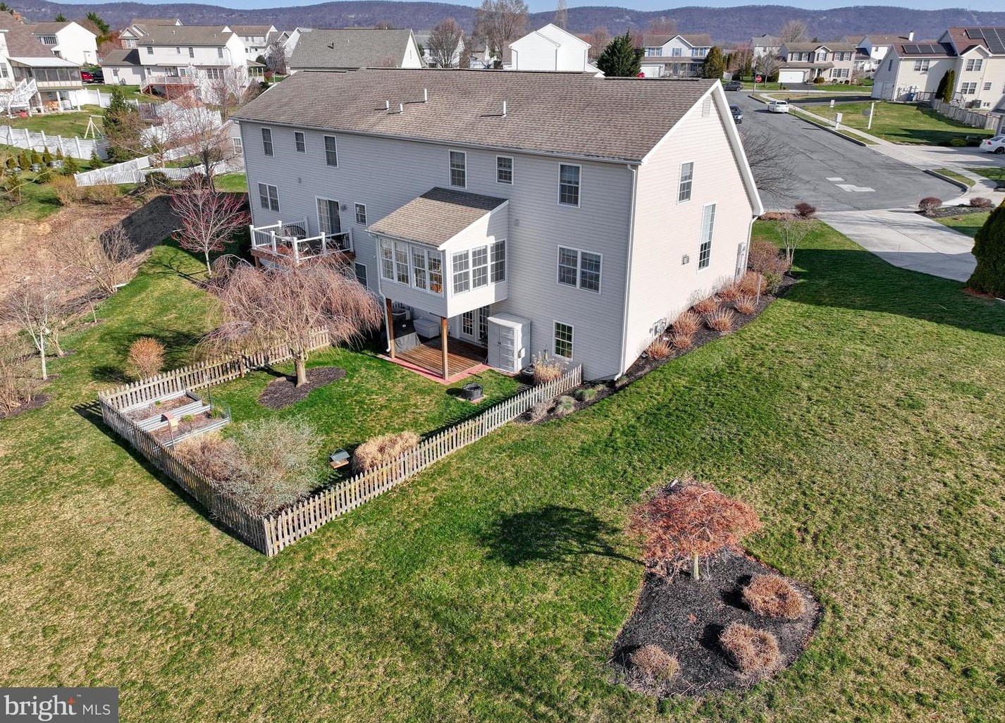 84 Cottonwood Ct, Carlisle PA  17013-8137 exterior