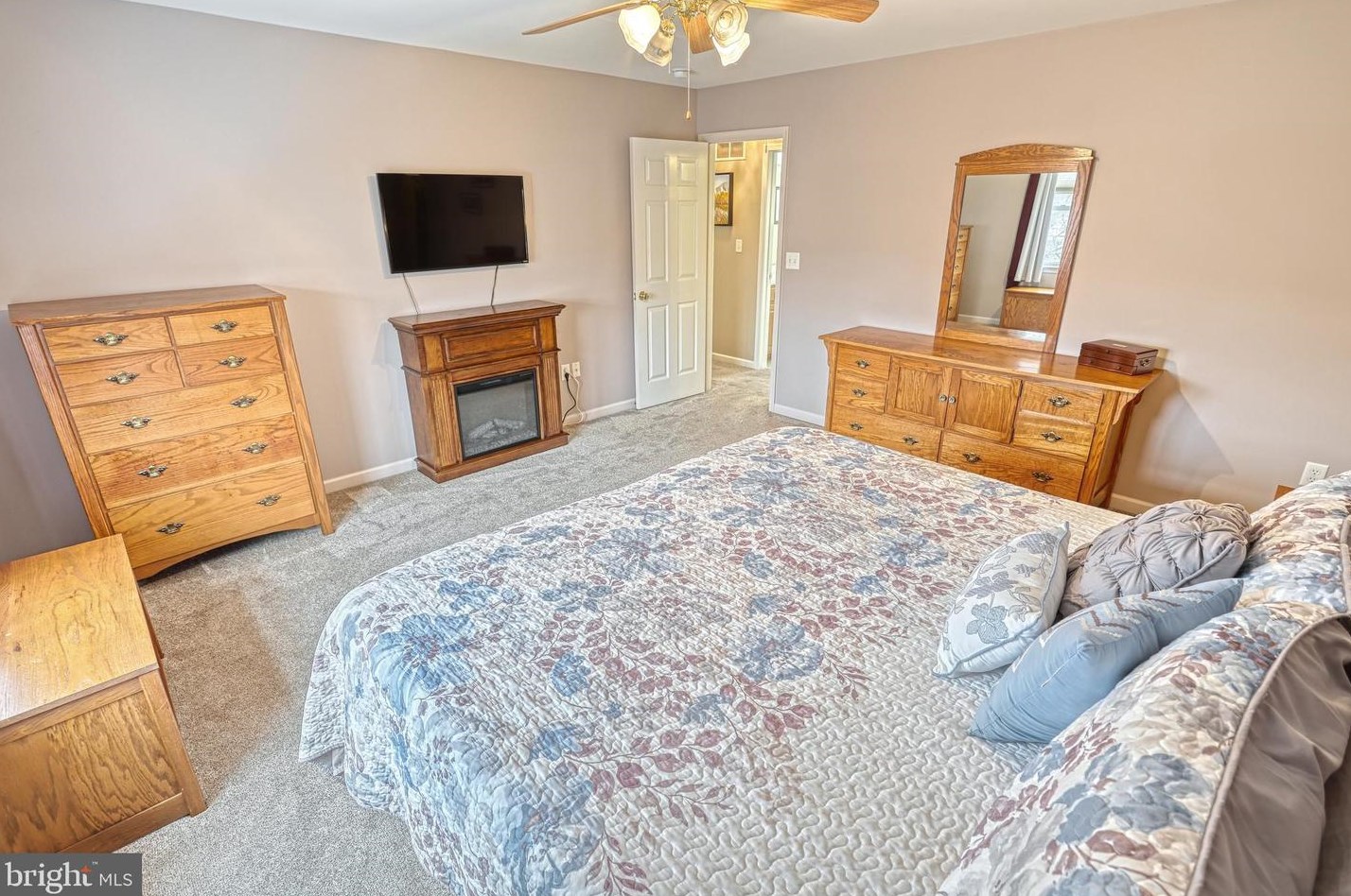 84 Cottonwood Ct, Carlisle PA  17013-8137 exterior