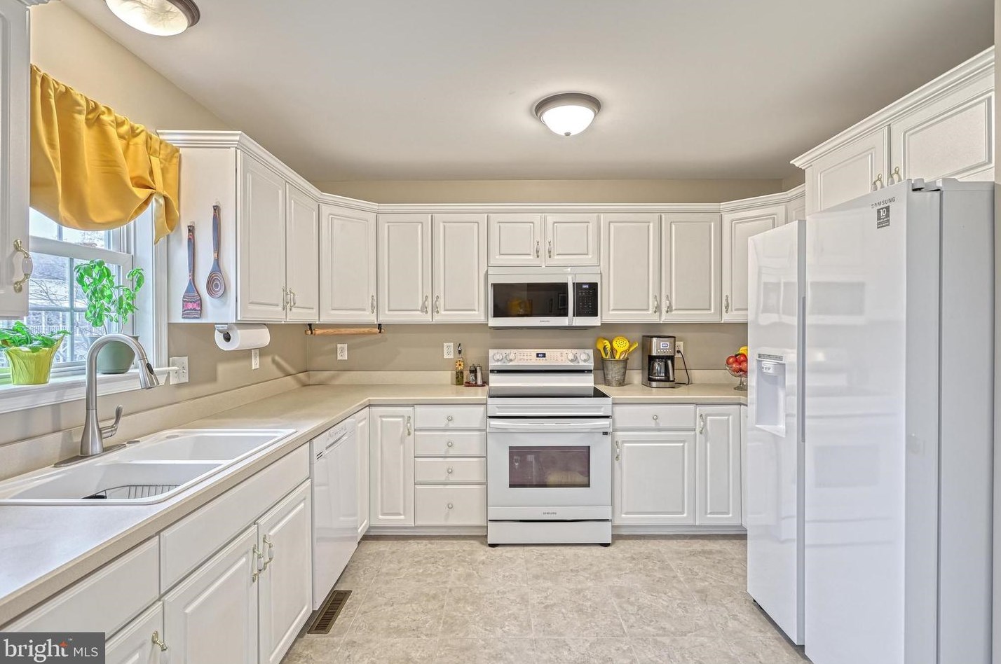 84 Cottonwood Ct, Carlisle PA  17013-8137 exterior