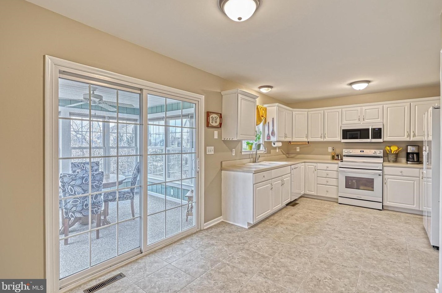 84 Cottonwood Ct, Carlisle PA  17013-8137 exterior