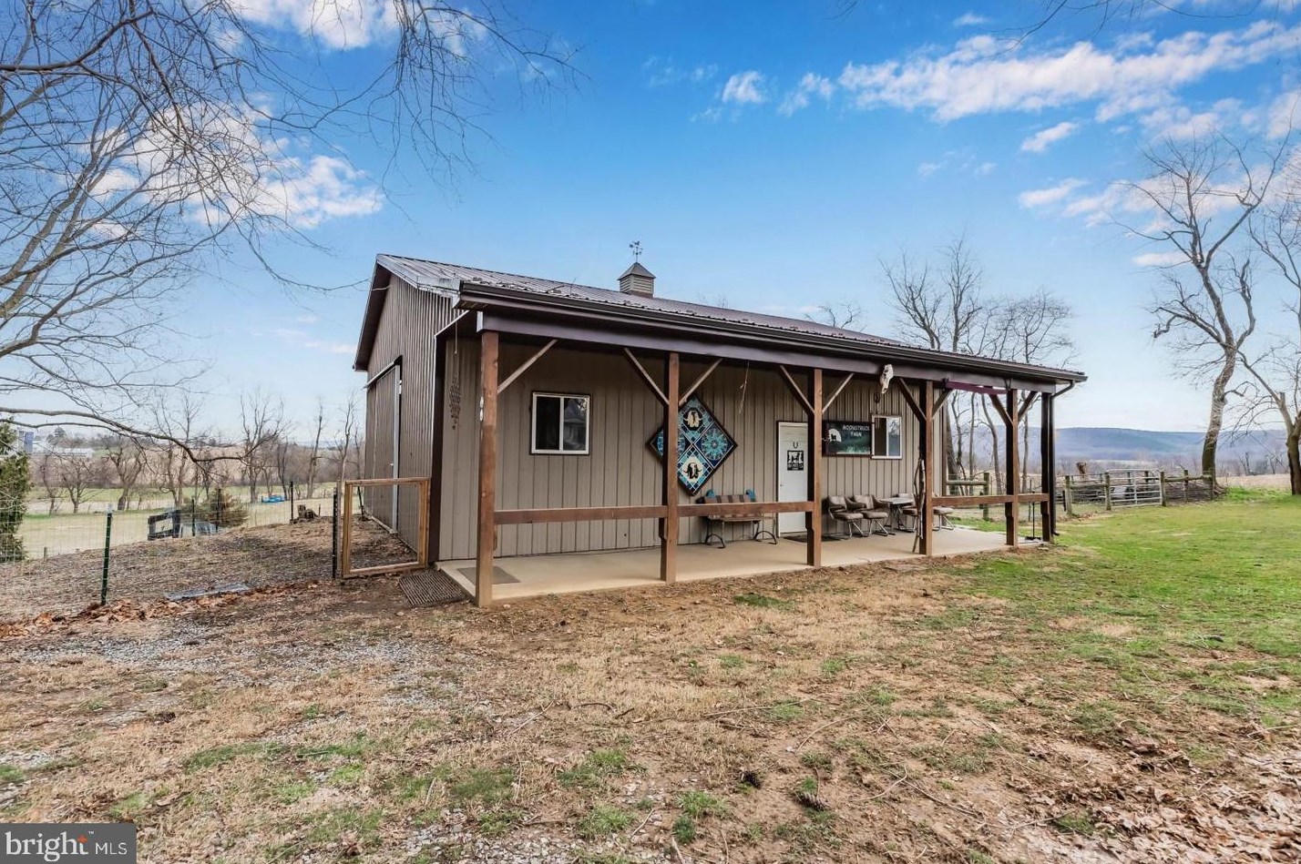 35 Church Rd, Carlisle PA  17015-9332 exterior