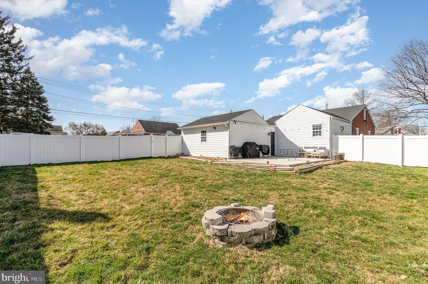 1001 Pitt St, Carlisle PA  17013-1427 exterior